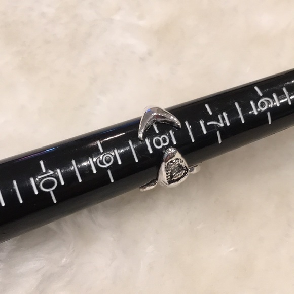 Great White Shark Ring - Picture 6 of 6